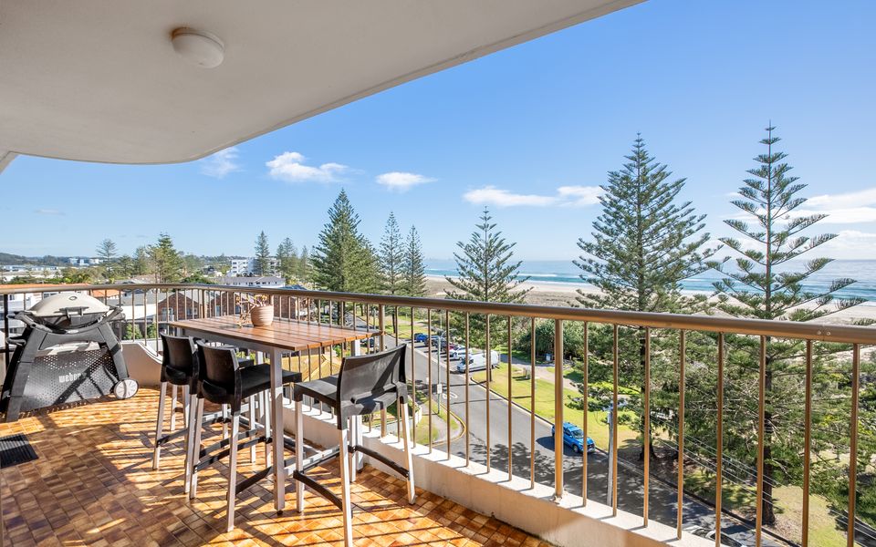 Porta Pacifique 19 – Beachfront Bilinga – Min. 3 Night Stays – Linen Provided