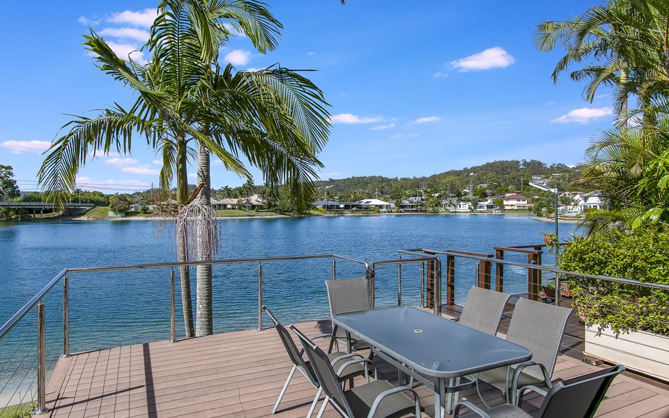 Isle Of Palms 120 – Absolute Waterfront Villa – Min. 3 Night Stays!