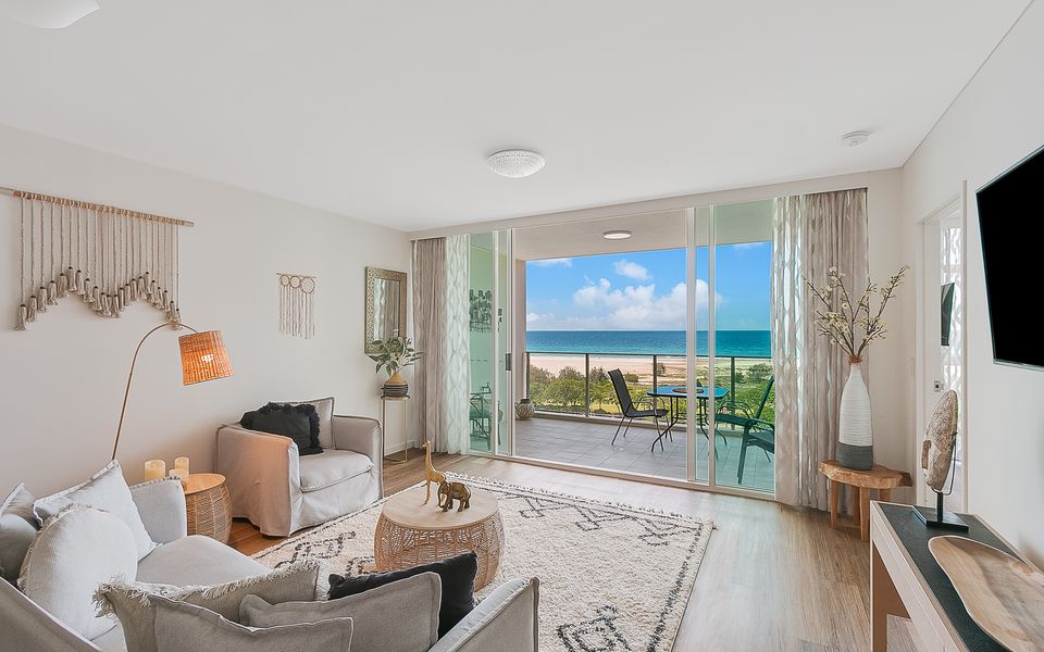Kirra Surf 508 – Enjoy Kirra beachfront luxury – Linen Provided – Min. 3 night stays!