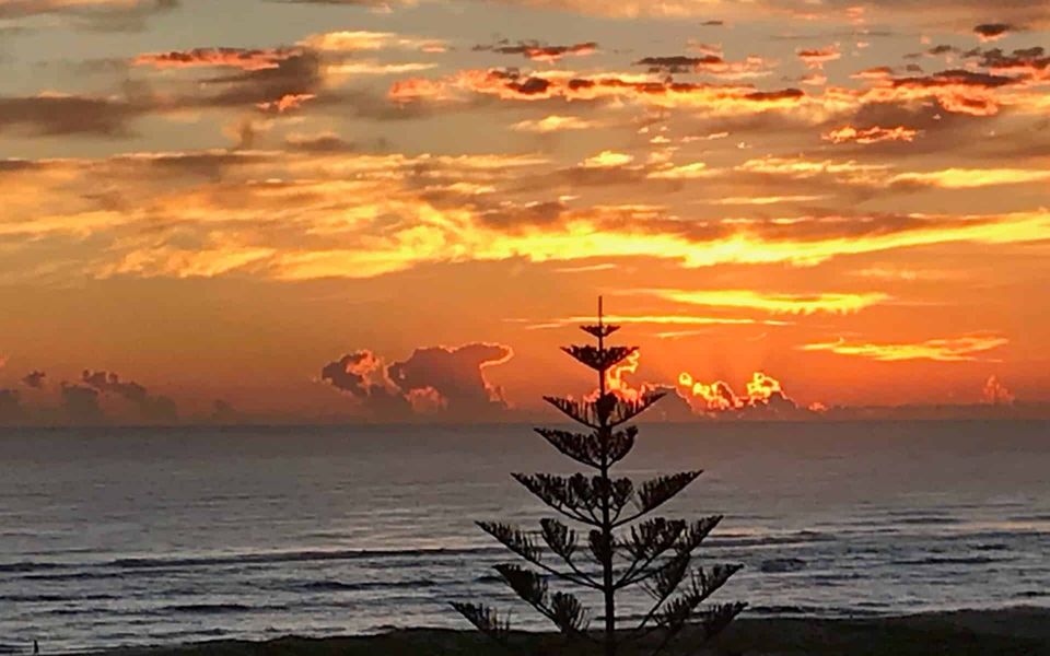 Kirra Surf 508 – Enjoy Kirra beachfront luxury – Linen Provided – Min. 3 night stays!