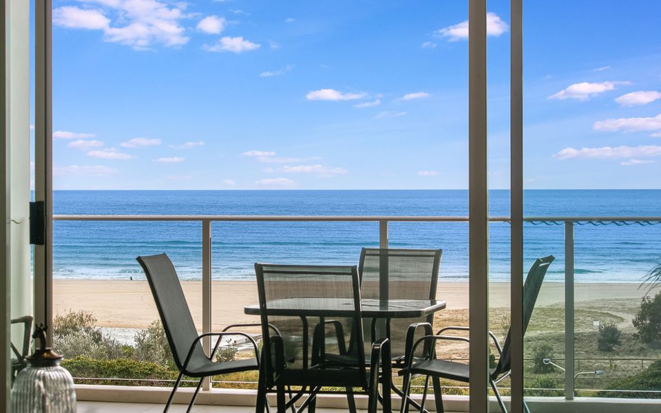 Kirra Surf 508 – Enjoy Kirra beachfront luxury – Linen Provided – Min. 3 night stays!
