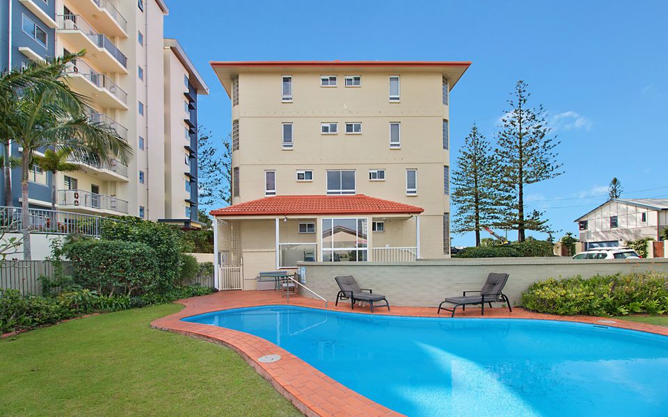Beach Pines 5 – Fully Renovated North Kirra Beachfront – Min. 3 Night Stays