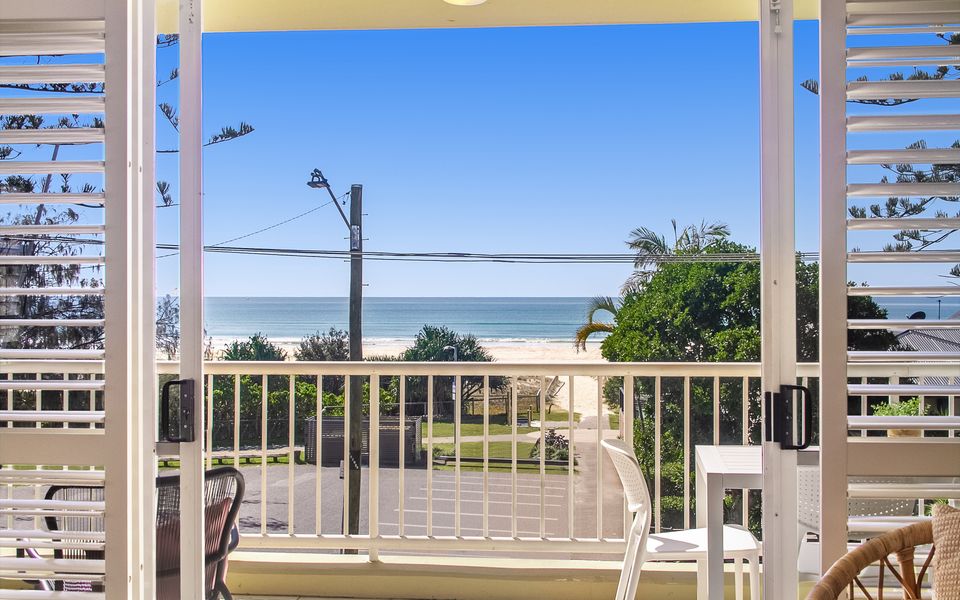 Beach Pines 5 – Fully Renovated North Kirra Beachfront – Min. 3 Night Stays