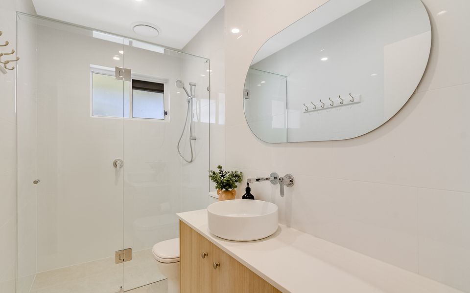 Beach Pines 5 – Fully Renovated North Kirra Beachfront – Min. 3 Night Stays