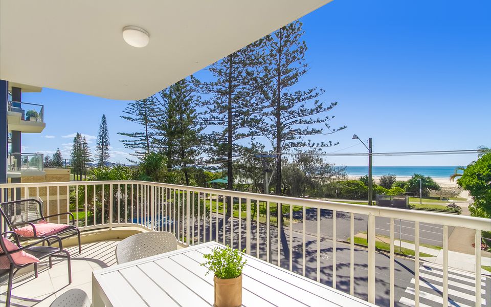 Beach Pines 5 – Fully Renovated North Kirra Beachfront – Min. 3 Night Stays