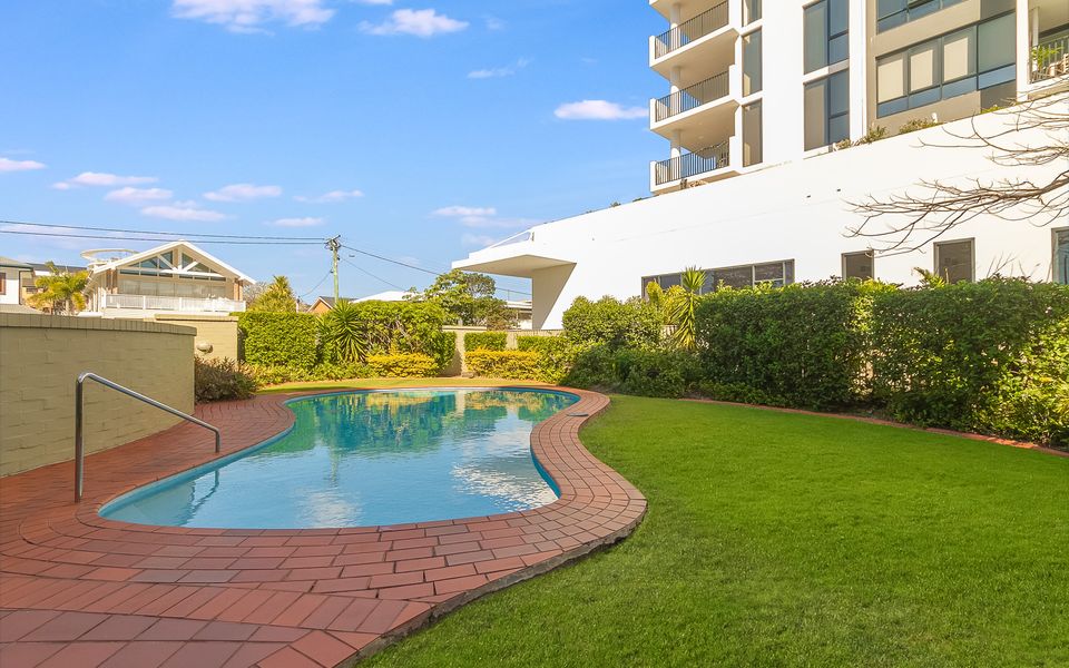 Beach Pines 5 – Fully Renovated North Kirra Beachfront – Min. 3 Night Stays