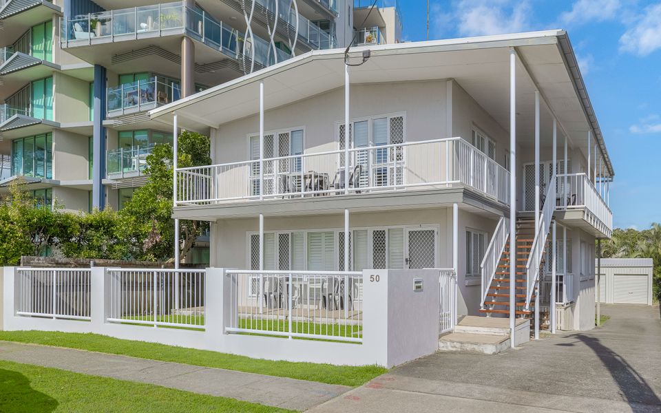Legacy 4 – Affordable Beachfront Living in Bilinga (North Kirra) – Min. 3 Night Stays!