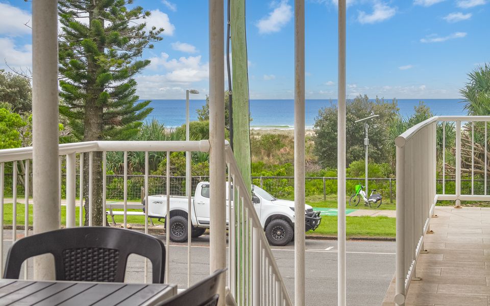 Legacy 4 – Affordable Beachfront Living in Bilinga (North Kirra) – Min. 3 Night Stays!