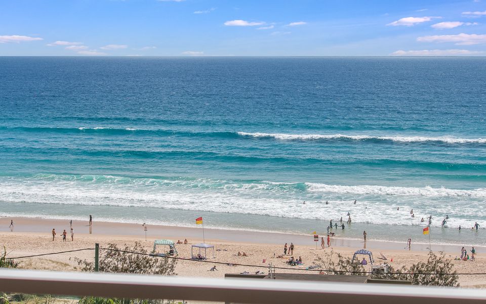 Ocean Blue on Currumbin Hill – Pet Friendly – Linen Provided!