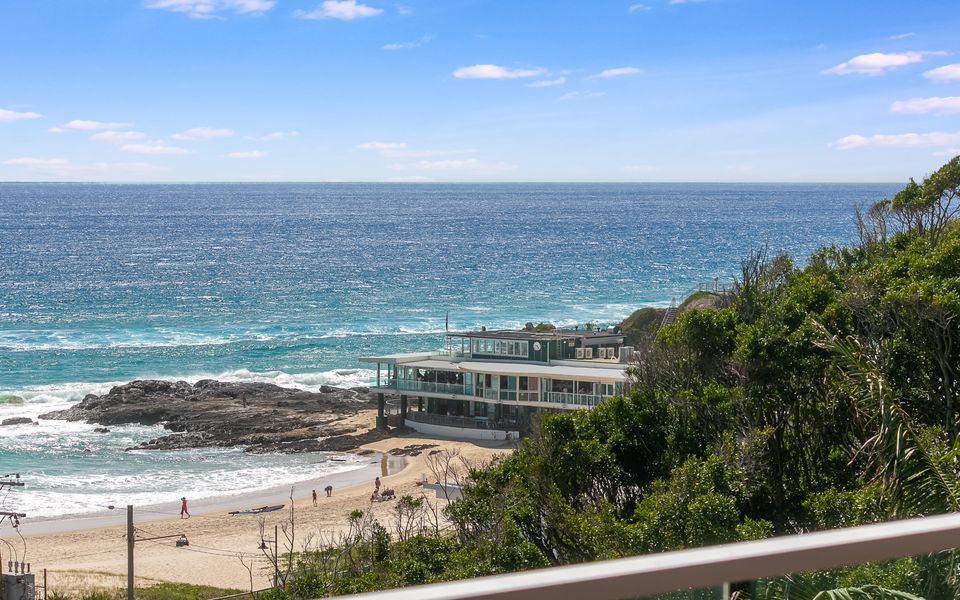 Ocean Blue on Currumbin Hill – Pet Friendly – Linen Provided!