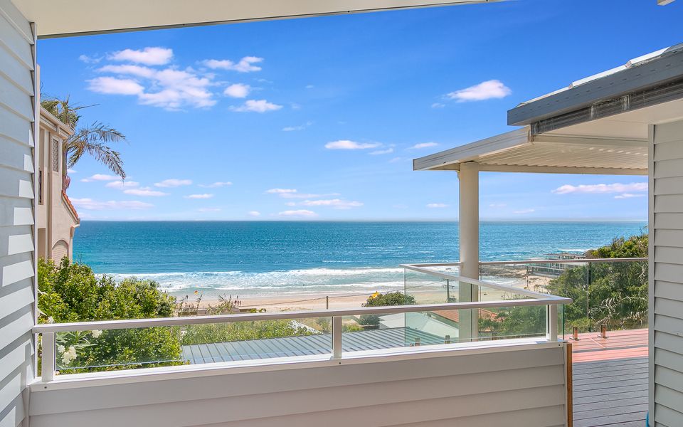 Ocean Blue on Currumbin Hill – Pet Friendly – Linen Provided!