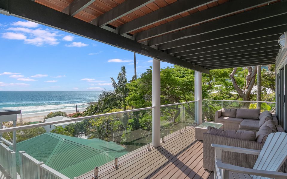 Ocean Blue on Currumbin Hill – Pet Friendly – Linen Provided!