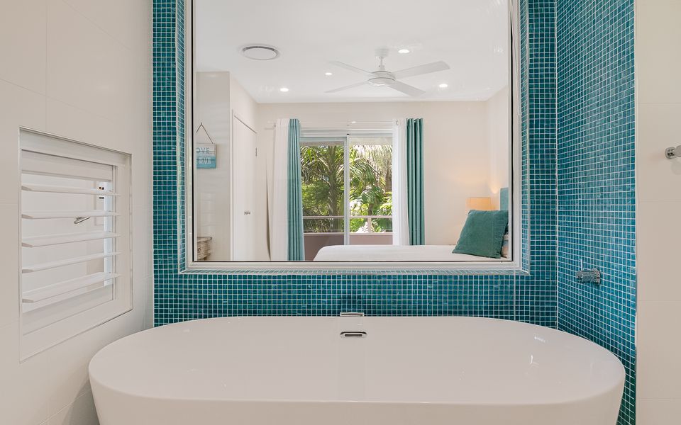 Ocean Blue on Currumbin Hill – Pet Friendly – Linen Provided!