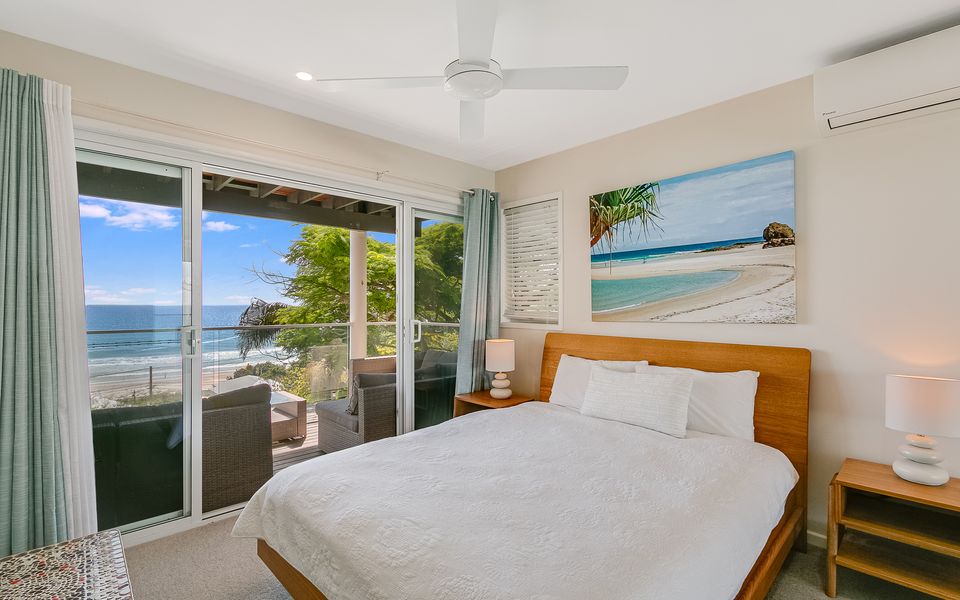 Ocean Blue on Currumbin Hill – Pet Friendly – Linen Provided!