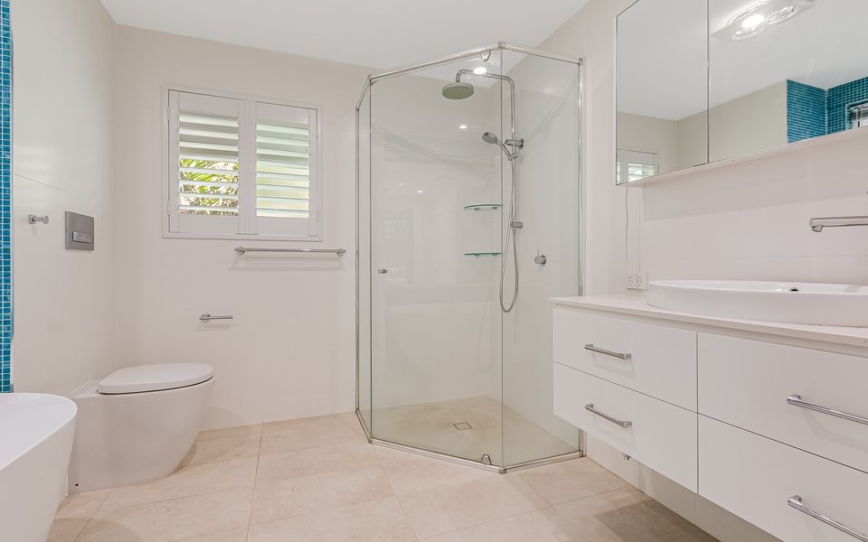 Ocean Blue on Currumbin Hill – Pet Friendly – Linen Provided!