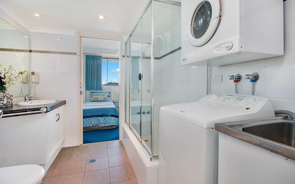 Ocean Plaza 1466 – Coolangatta Beachfront – Min. 3 Night Stays!