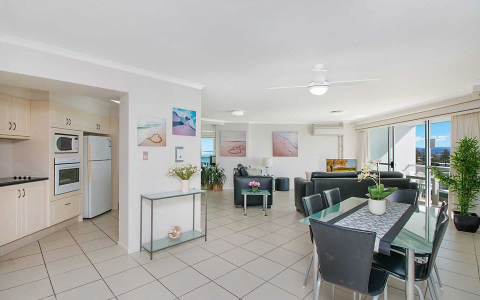 Ocean Plaza 1467 – Coolangatta Beachfront – Min. 3 Night Stays!