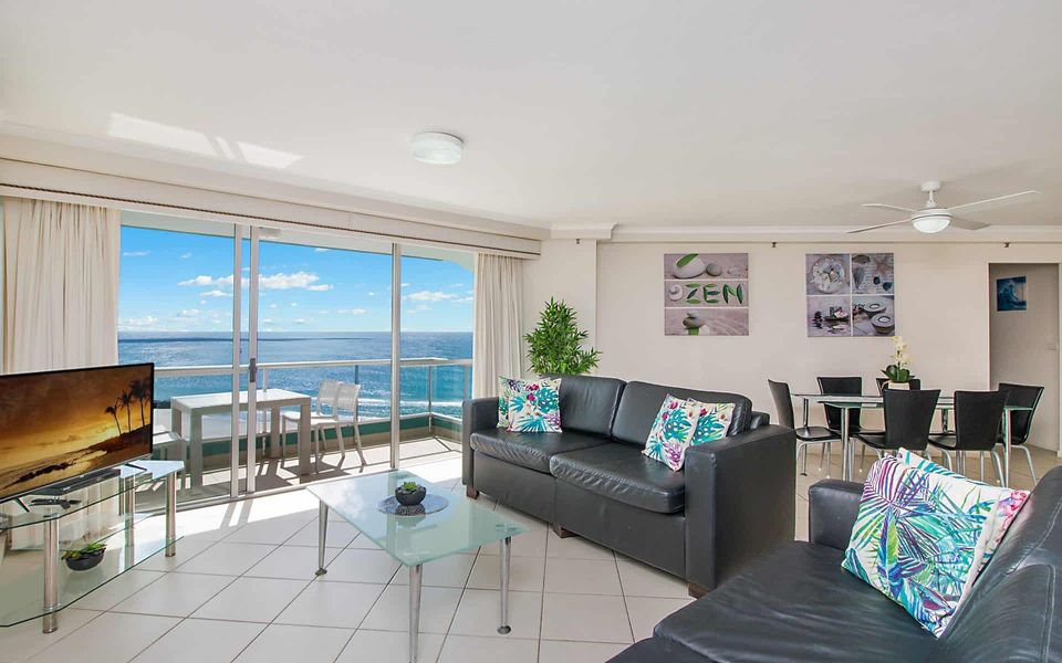 Ocean Plaza 1467 – Coolangatta Beachfront – Min. 3 Night Stays!