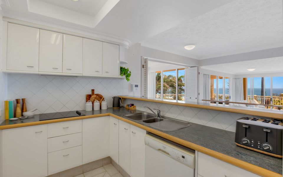 Orion 2 – Beachfront Rainbow Bay / Coolangatta – All Linen Supplied – Min. 3 night stays year round!