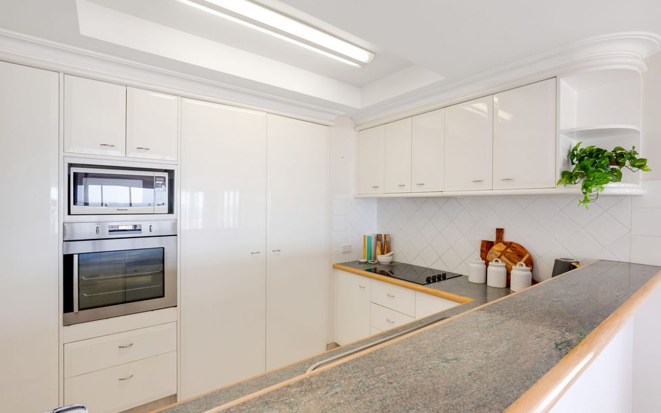 Orion 2 – Beachfront Rainbow Bay / Coolangatta – All Linen Supplied – Min. 3 night stays year round!