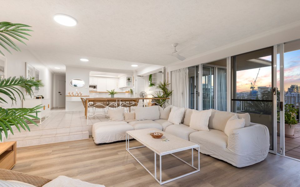 Orion 2 – Beachfront Rainbow Bay / Coolangatta – All Linen Supplied – Min. 3 night stays year round!