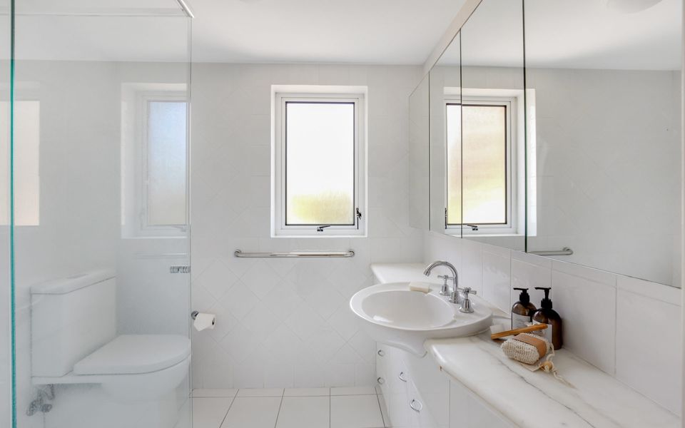 Orion 2 – Beachfront Rainbow Bay / Coolangatta – All Linen Supplied – Min. 3 night stays year round!