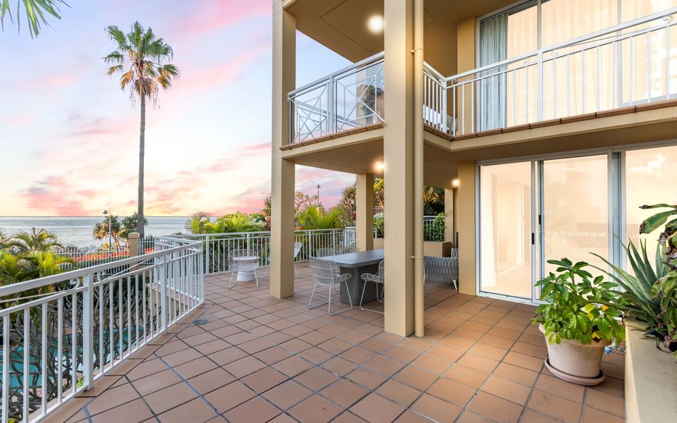 Orion 2 – Beachfront Rainbow Bay / Coolangatta – All Linen Supplied – Min. 3 night stays year round!