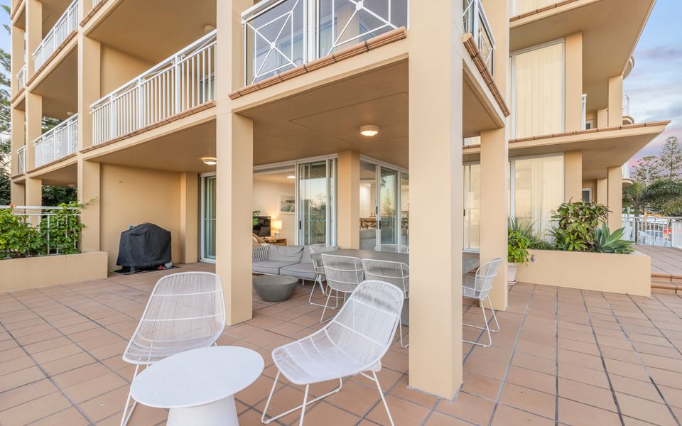 Orion 2 – Beachfront Rainbow Bay / Coolangatta – All Linen Supplied – Min. 3 night stays year round!