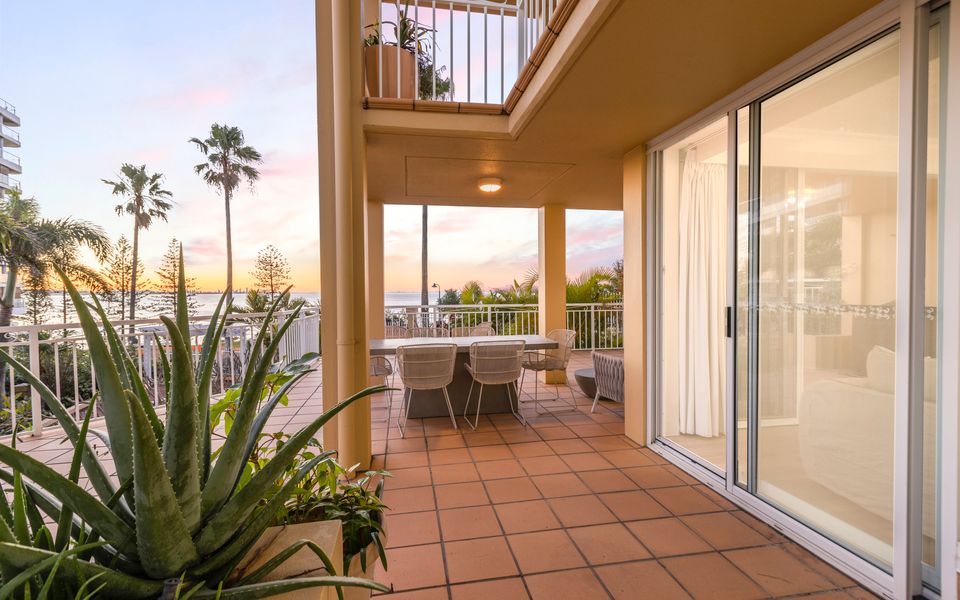 Orion 2 – Beachfront Rainbow Bay / Coolangatta – All Linen Supplied – Min. 3 night stays year round!