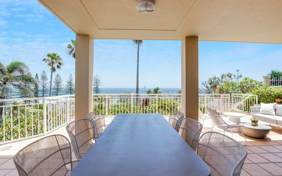 Orion 2 – Beachfront Rainbow Bay / Coolangatta – All Linen Supplied – Min. 3 night stays year round!