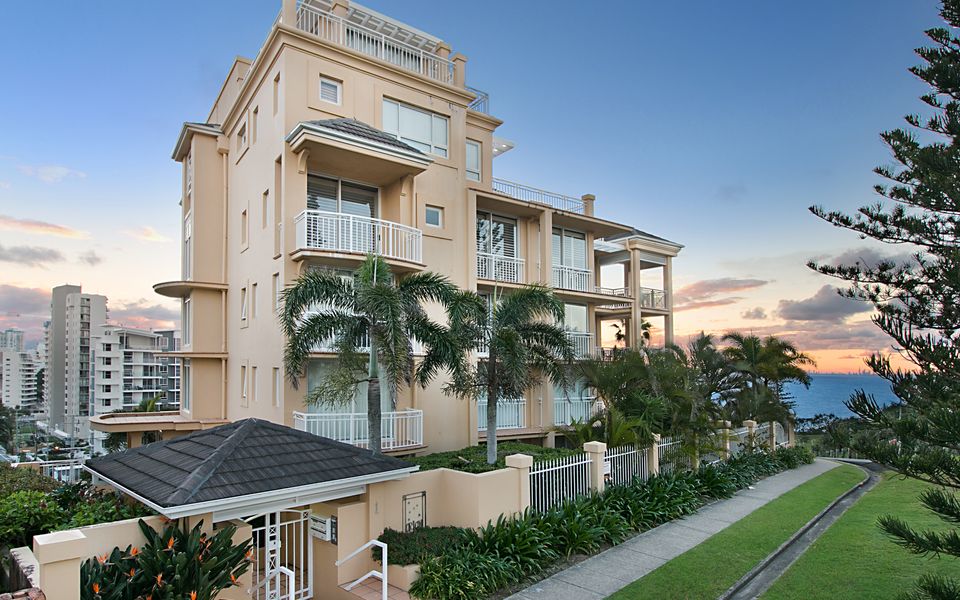 Orion 6 – Beachfront Rainbow Bay – All Linen Supplied – Min. 3 Night Stays!