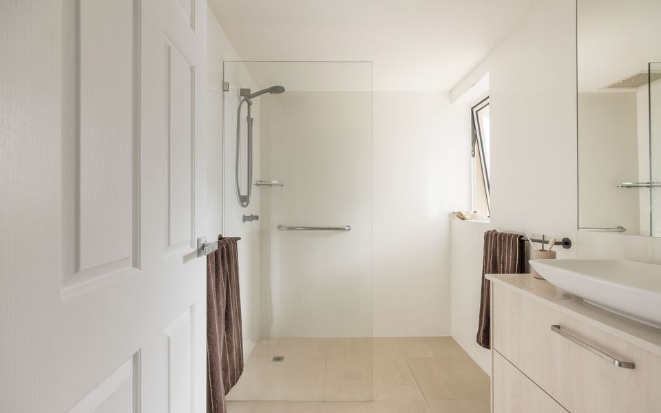 Orion 6 – Beachfront Rainbow Bay – All Linen Supplied – Min. 3 Night Stays!