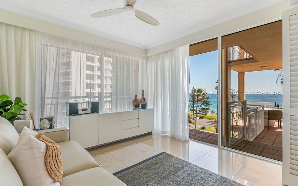 Orion 6 – Beachfront Rainbow Bay – All Linen Supplied – Min. 3 Night Stays!