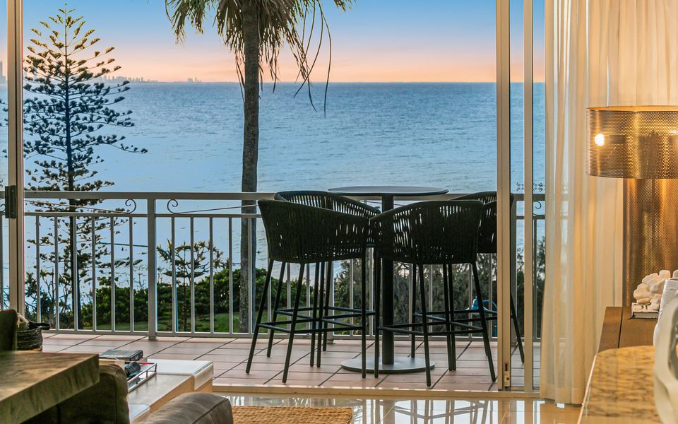 Orion 6 – Beachfront Rainbow Bay – All Linen Supplied – Min. 3 Night Stays!