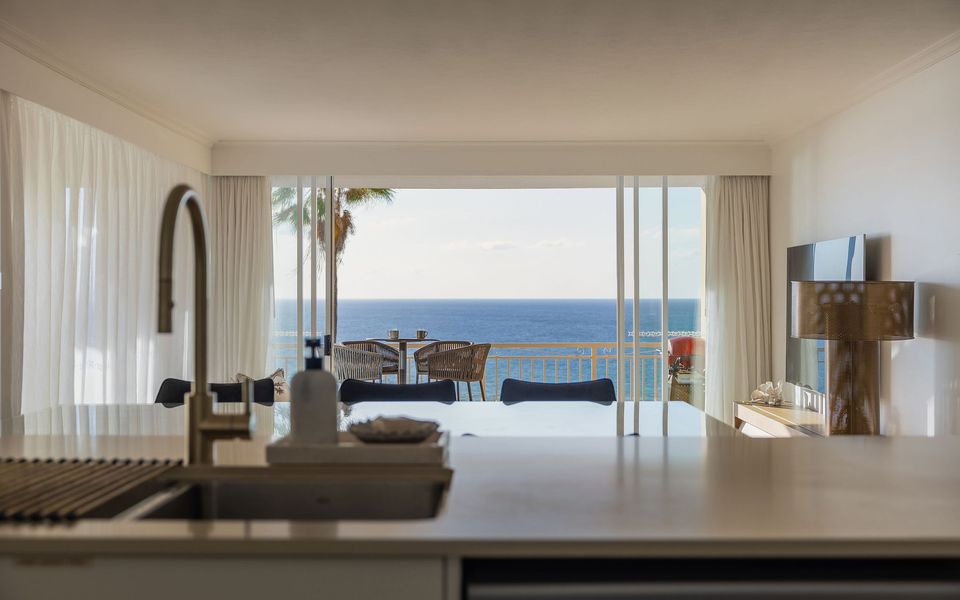 Orion 6 – Beachfront Rainbow Bay – All Linen Supplied – Min. 3 Night Stays!