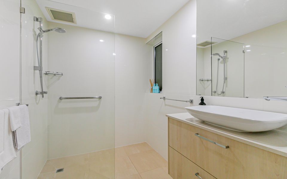 Orion 6 – Beachfront Rainbow Bay – All Linen Supplied – Min. 3 Night Stays!