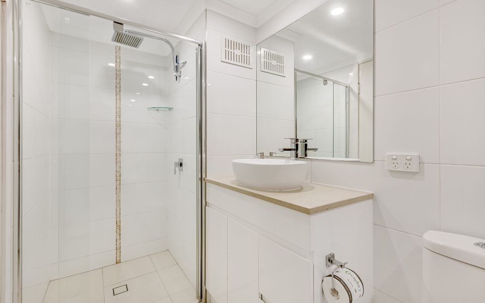 Pelican Sands 401 – Absolute Beachfront – Min. 3 night stays!