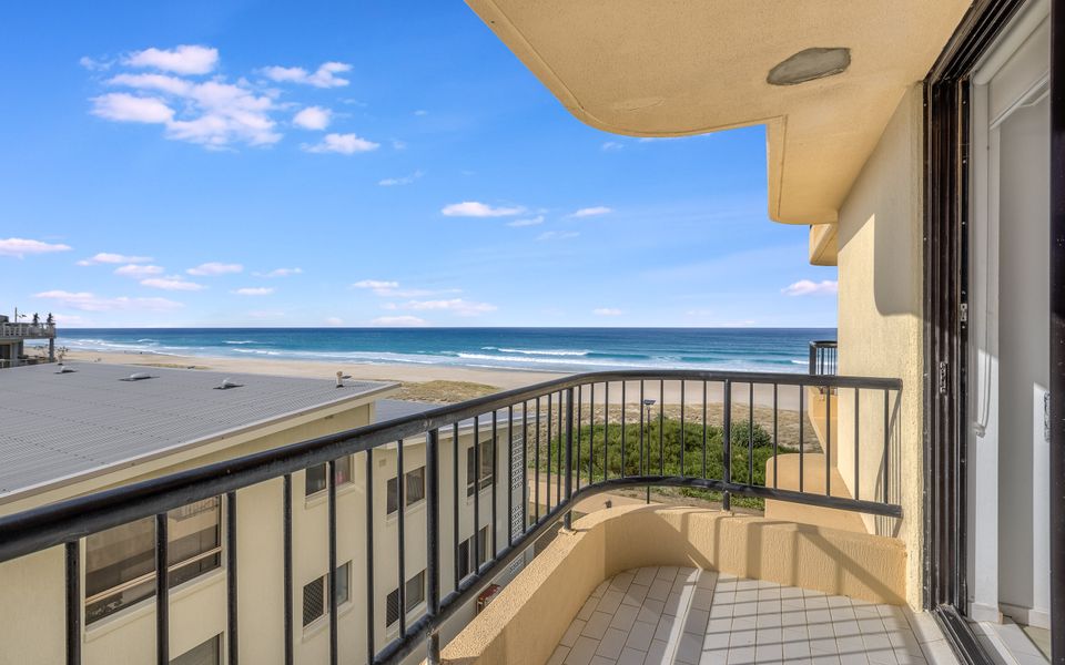 Pelican Sands 401 – Absolute Beachfront – Min. 3 night stays!