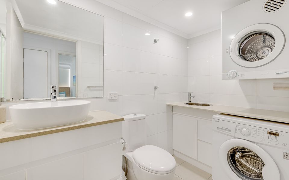 Pelican Sands 401 – Absolute Beachfront – Min. 3 night stays!