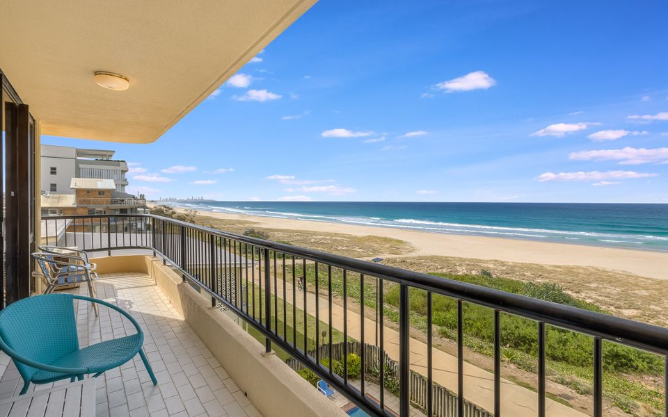Pelican Sands 401 – Absolute Beachfront – Min. 3 night stays!