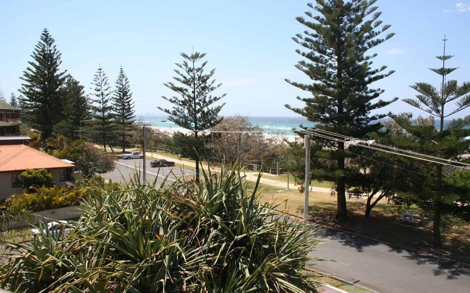 Porta Pacifique 10 – Beachfront Bilinga With Stunning Views!