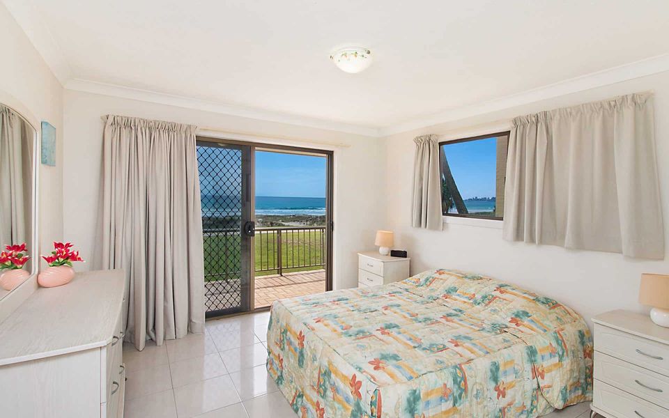 Bilinga Beach 4 – Absolute Beachfront