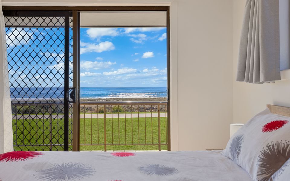 Bilinga Beach 4 – Absolute Beachfront