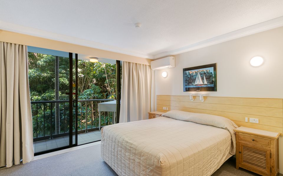 Rocks Resort 4G – Currumbin Beachfront – Min. 3 night stays!