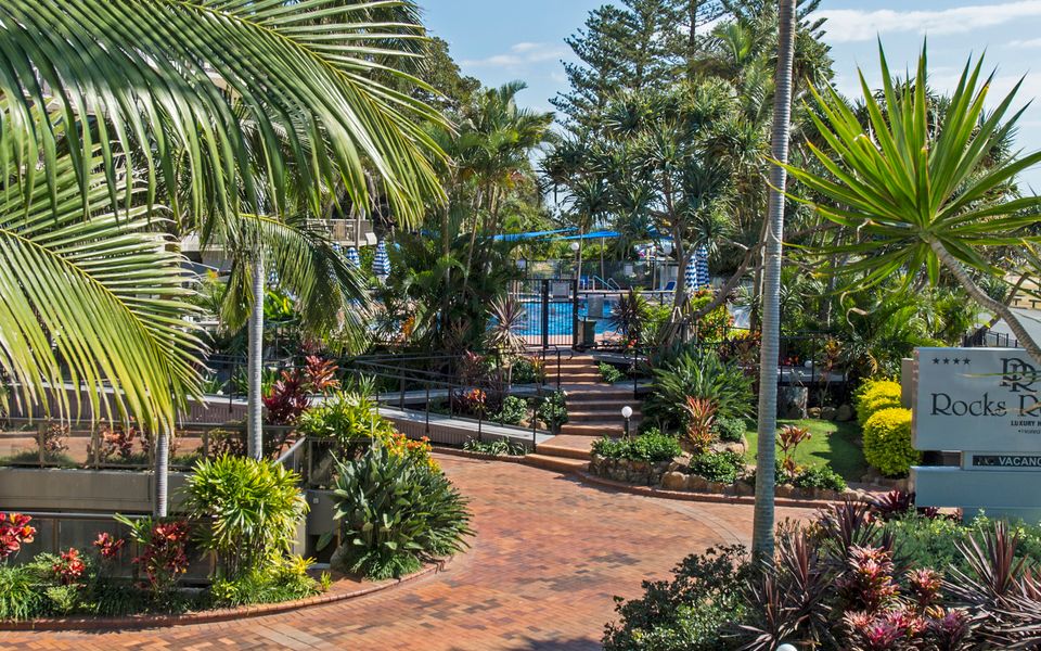 Rocks Resort 4G – Currumbin Beachfront – Min. 3 night stays!