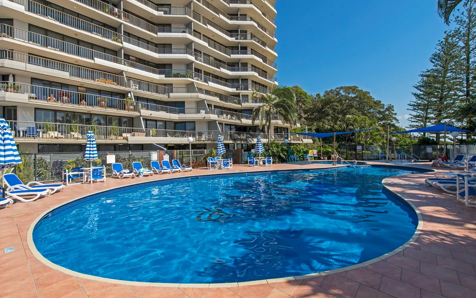 Rocks Resort 4G – Currumbin Beachfront – Min. 3 night stays!
