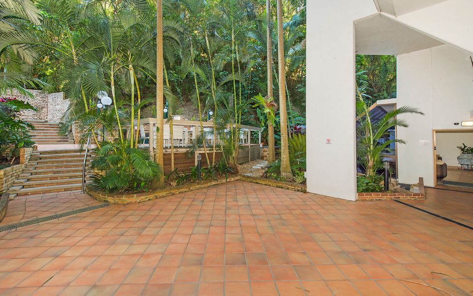 Rocks Resort 4G – Currumbin Beachfront – Min. 3 night stays!