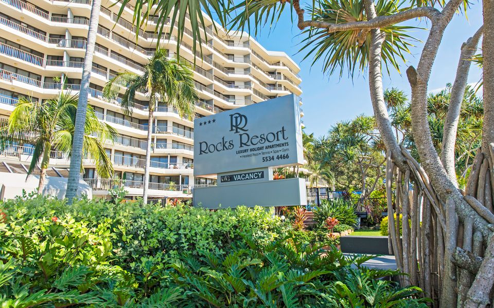 Rocks Resort 4G – Currumbin Beachfront – Min. 3 night stays!