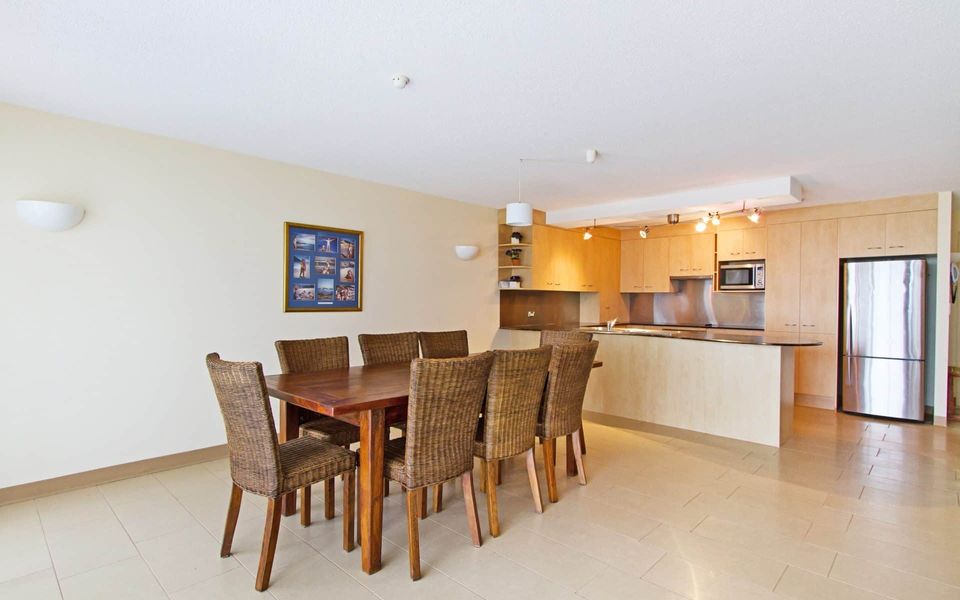 Rocks Resort 4G – Currumbin Beachfront – Min. 3 night stays!