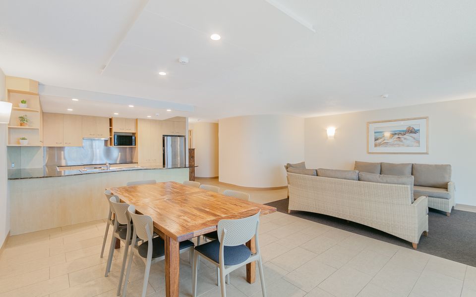 Rocks Resort 4G – Currumbin Beachfront – Min. 3 night stays!